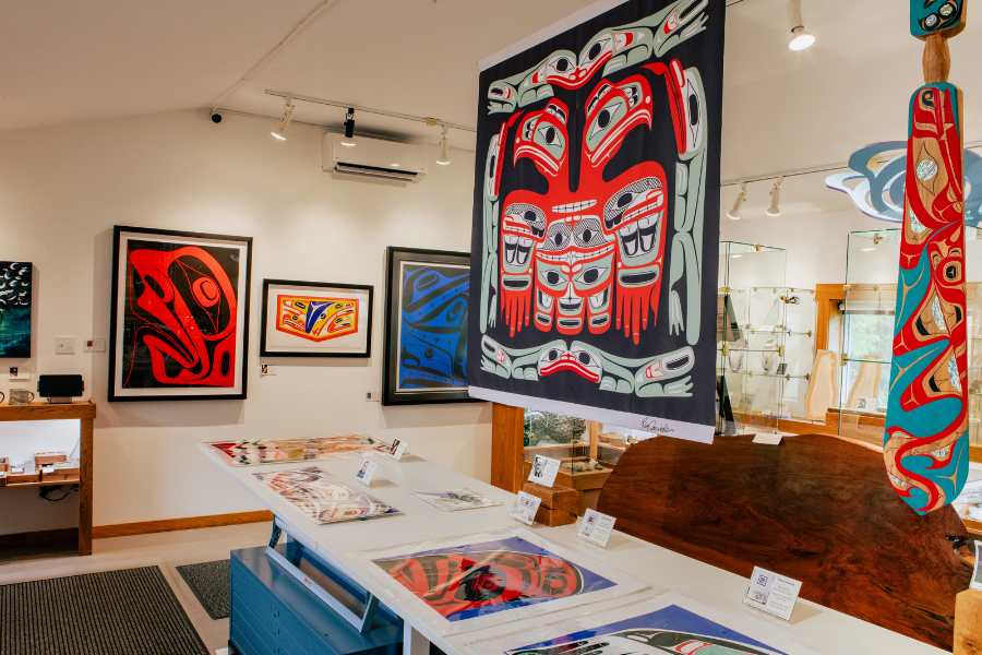 Haida Gwaii art Gallery Featuring Haida and northwest coast indigenous art and jewelry 
