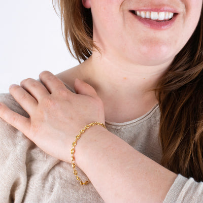 Crafted in radiant 14K Italian gold, this Gucci puff link bracelet offers timeless elegance with a modern edge. Worn by model