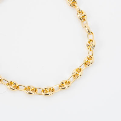 Crafted in radiant 14K Italian gold, this Gucci puff link bracelet offers timeless elegance with a modern edge. Close up of puss links